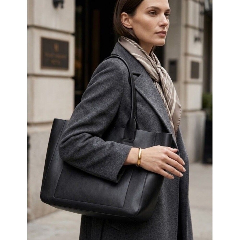 Banana Republic Black Leather East West Purse Tote Bag Quiet Luxury Office